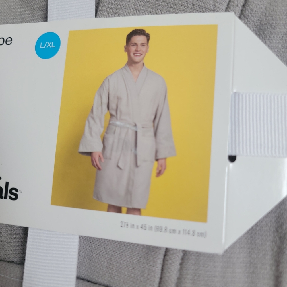 NEW Room Essentials Light Gray Bath Robe with Pockets - Picture 2 of 6